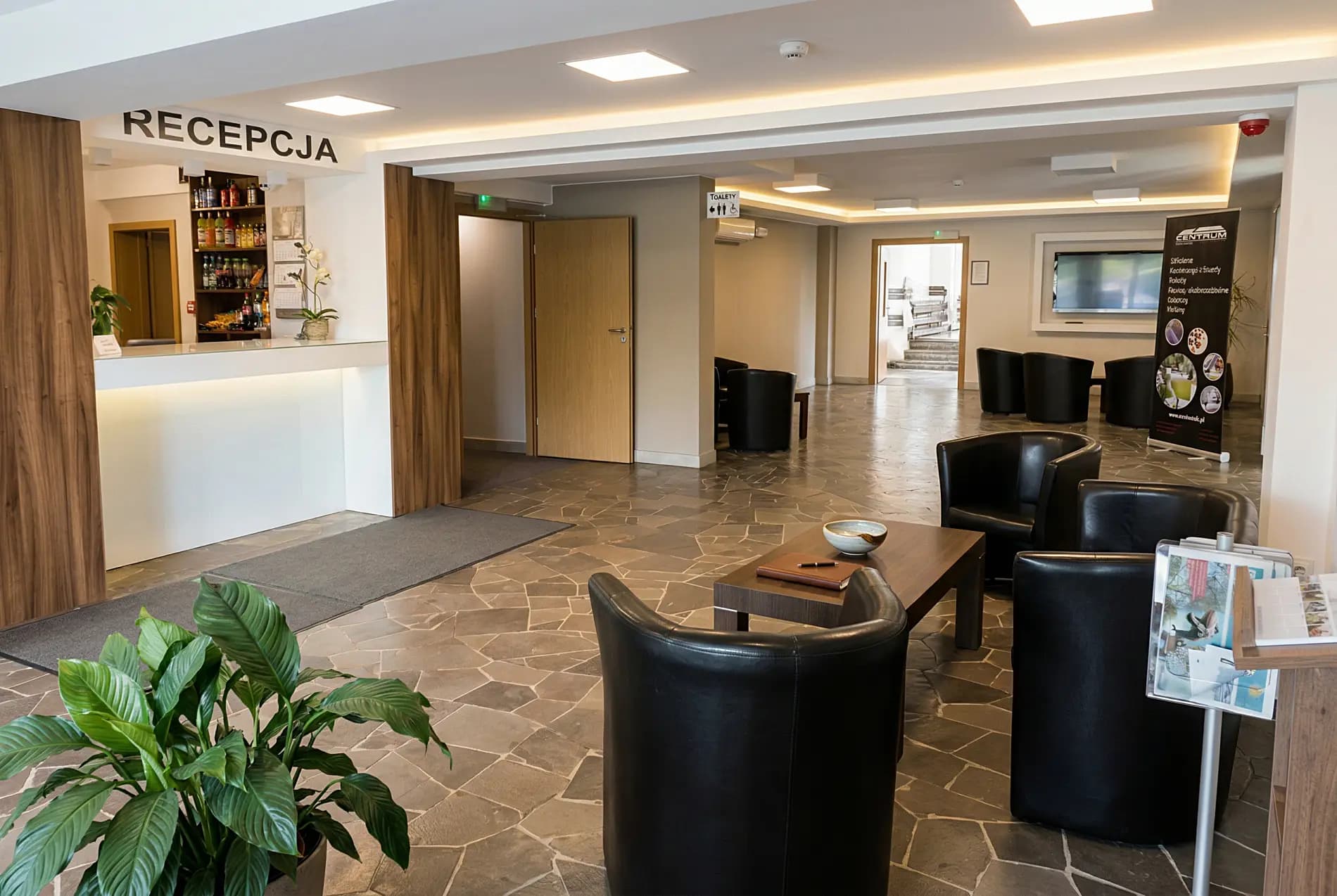 Recepcja centrum z fotelami