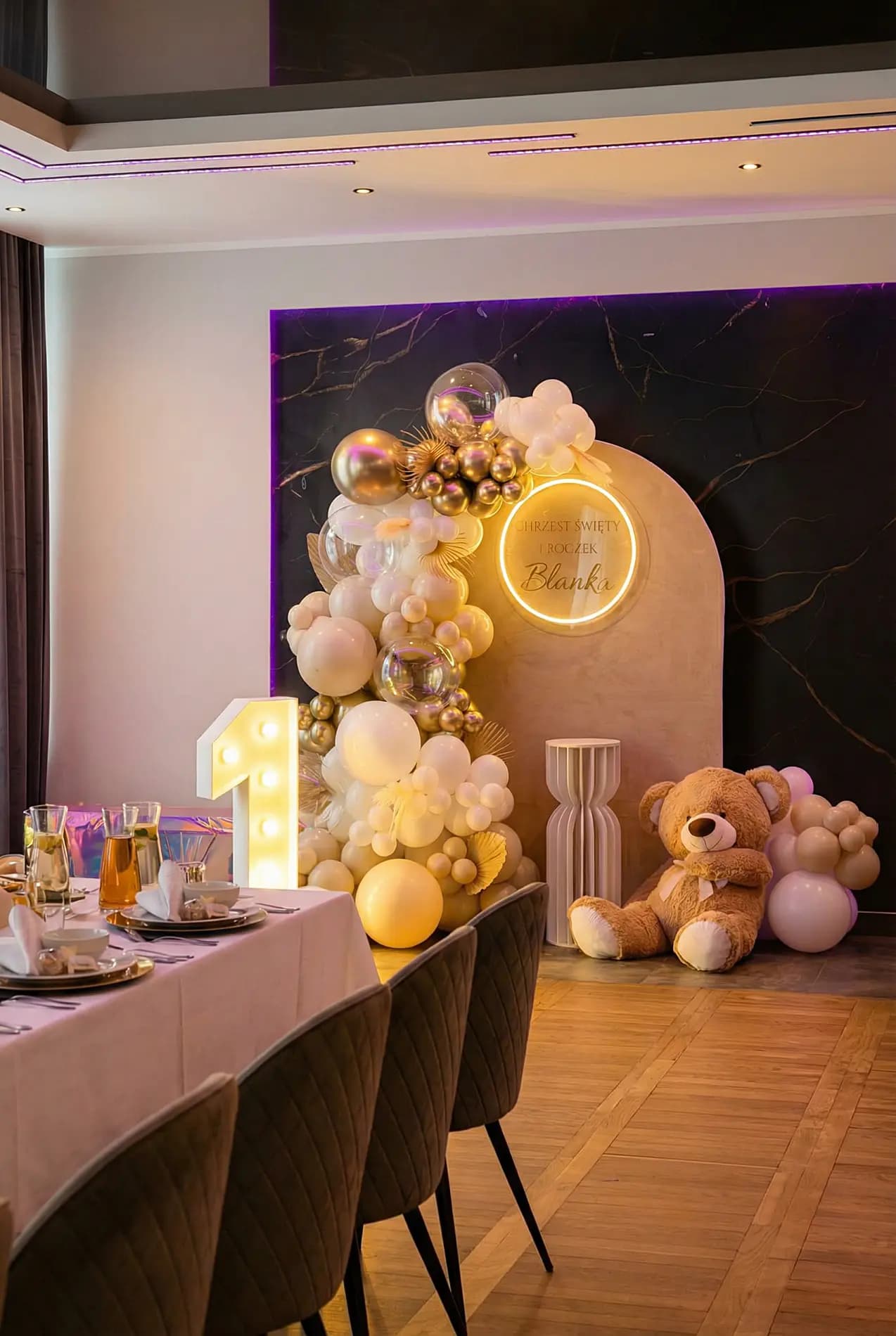 Dekoracje na chrzciny z balonami